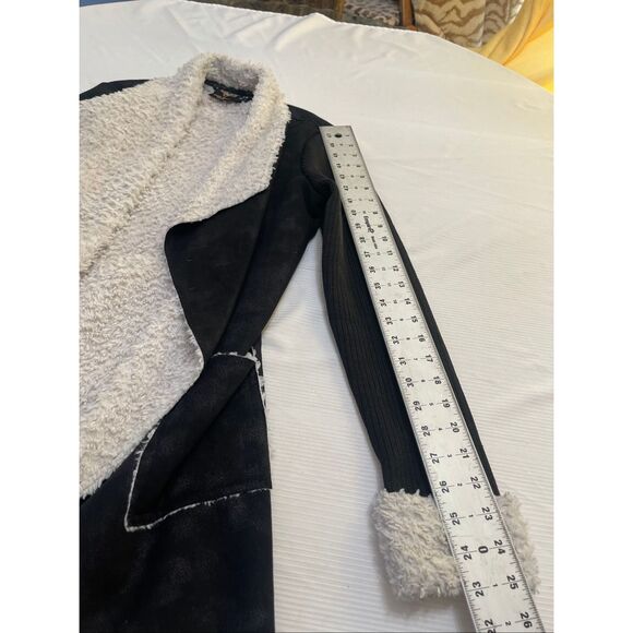 Wooly Bully Wonderful Wrap Women’s Black White Sherpa Jacket Size Small - Picture 4 of 7